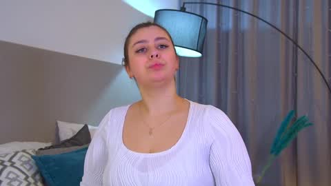 Snapshot of marymurrays chatting on 11-17-25, 06:35 MaryMurrays online show from 11-17-25, 06:35