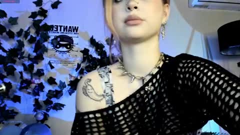 Snapshot of marynixoxo chatting on 02-25-25, 02:47 Mary x online show from 02-25-25, 02:47