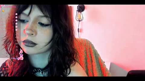 Snapshot of marynixoxo chatting on 10-20-25, 09:32 Mary x online show from 10-20-25, 09:32