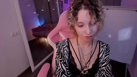 Snapshot of marywohlberg chatting on 12-02-25, 05:24 Mary online show from 12-02-25, 05:24