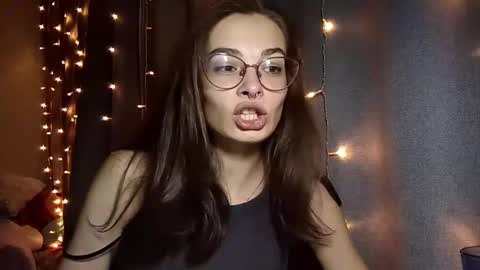 Kelly online show from 04-01-26, 01:41