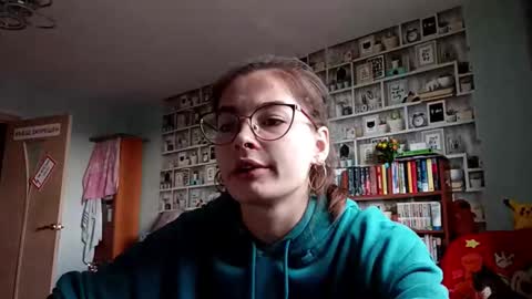 Kelly online show from 04-15-26, 06:09