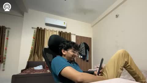 Snapshot of maskboyz2003 chatting on 09-17-25, 04:52 maskboyz2003 online show from 09-17-25, 04:52