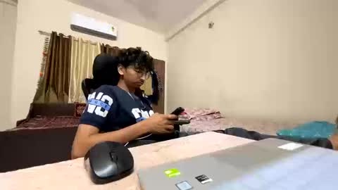 Snapshot of maskboyz2003 chatting on 09-22-25, 05:48 maskboyz2003 online show from 09-22-25, 05:48