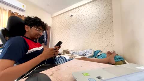 Snapshot of maskboyz2003 chatting on 10-23-25, 04:12 maskboyz2003 online show from 10-23-25, 04:12