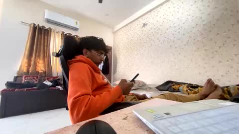 Snapshot of maskboyz2003 chatting on 11-13-25, 04:11 maskboyz2003 online show from 11-13-25, 04:11