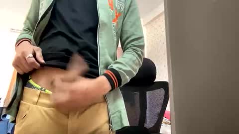 Snapshot of maskboyz2003 chatting on 11-26-25, 04:13 maskboyz2003 online show from 11-26-25, 04:13