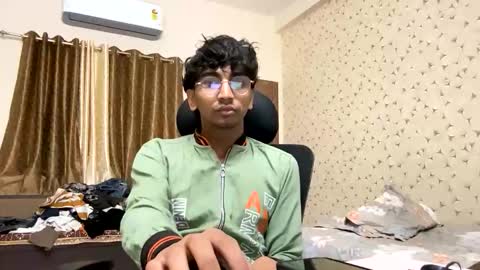 Snapshot of maskboyz2003 chatting on 12-14-25, 05:40 maskboyz2003 online show from 12-14-25, 05:40