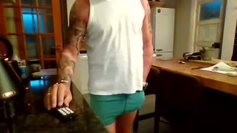 Snapshot of masked_masturbation_couple chatting on 10-09-25, 06:22 Masked Masturbation Couple online show from 10-09-25, 06:22