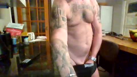 Snapshot of masked_masturbation_couple chatting on 10-25-25, 11:10 Masked Masturbation Couple online show from 10-25-25, 11:10