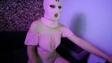 Snapshot of maskedseductress724 chatting on 06-21-26, 08:00 maskedseductress724 online show from 06-21-26, 08:00