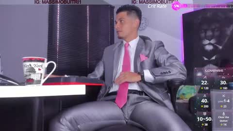 Snapshot of massimo_g chatting on 02-12-25, 02:32 I am Massimo online show from 02-12-25, 02:32