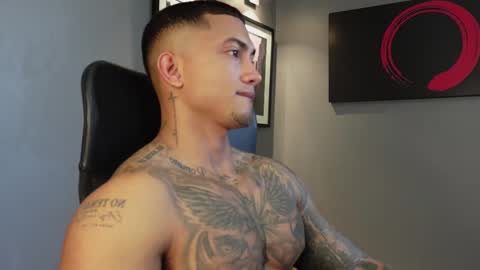 Snapshot of massimo_rizzo_ chatting on 12-14-25, 05:51 Massimo online show from 12-14-25, 05:51