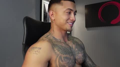 Snapshot of massimo_rizzo_ chatting on 12-15-25, 10:47 Massimo online show from 12-15-25, 10:47