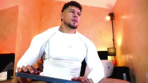 Snapshot of massimowalton2 chatting on 05-24-26, 02:05 massimowalton2 online show from 05-24-26, 02:05