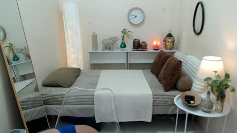 Goddess Mharian online show from 04-25-26, 07:11