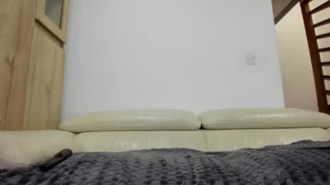 Snapshot of master4pigbitchslv chatting on 11-20-25, 11:43 Domi online show from 11-20-25, 11:43