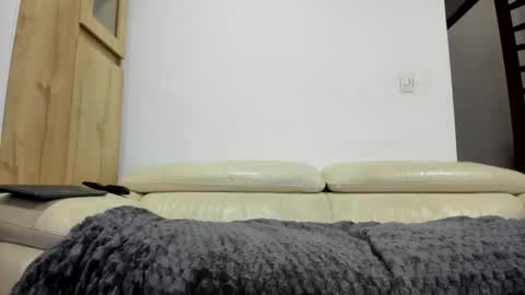 Snapshot of master4pigbitchslv chatting on 11-25-25, 10:59 Domi online show from 11-25-25, 10:59