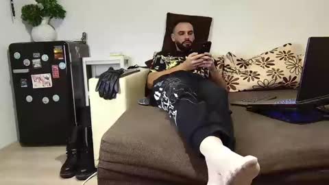 Snapshot of master_roberto333 chatting on 12-13-24, 03:32 SIR online show from 12-13-24, 03:32