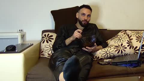 Snapshot of master_roberto333 chatting on 02-06-25, 04:25 SIR online show from 02-06-25, 04:25