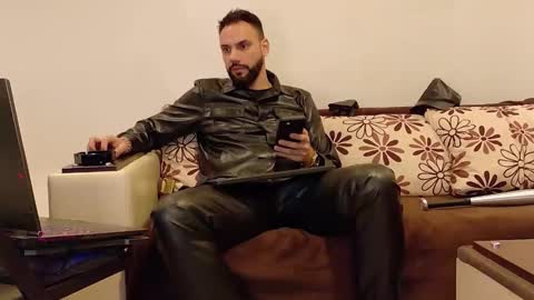 Snapshot of master_roberto333 chatting on 11-14-25, 05:22 SIR online show from 11-14-25, 05:22