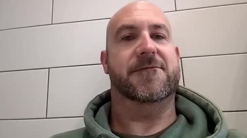 Snapshot of masterclass69er chatting on 06-11-26, 01:31 Bob online show from 06-11-26, 01:31