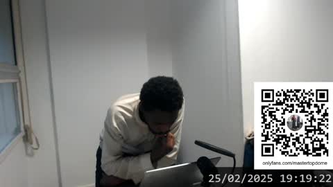 Snapshot of masterdomfuck chatting on 02-25-25, 10:18 Masterdomfuck online show from 02-25-25, 10:18