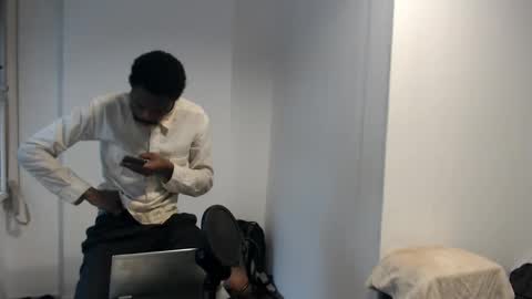 Snapshot of masterdomfuck chatting on 02-26-25, 08:33 Masterdomfuck online show from 02-26-25, 08:33