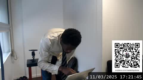 Snapshot of masterdomfuck chatting on 03-11-25, 08:20 Masterdomfuck online show from 03-11-25, 08:20