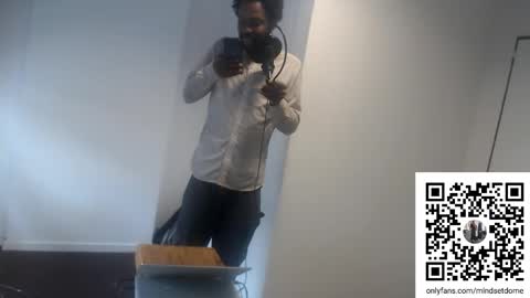 Snapshot of masterdomfuck chatting on 10-11-25, 01:53 Masterdomfuck online show from 10-11-25, 01:53