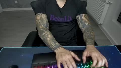 Snapshot of masterkingmuscle chatting on 01-03-25, 08:43 masterkingmuscle online show from 01-03-25, 08:43