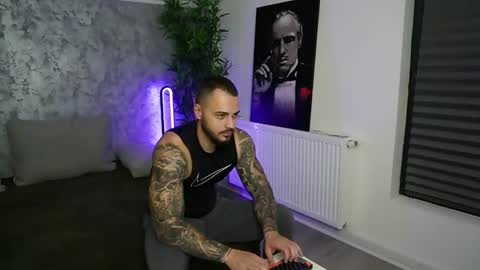 Snapshot of masterkingmuscle chatting on 11-28-25, 11:18 masterkingmuscle online show from 11-28-25, 11:18