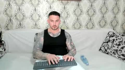 Snapshot of mastermusclejon chatting on 04-09-26, 09:09 Jon online show from 04-09-26, 09:09