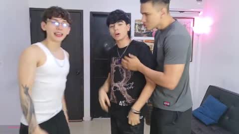 Snapshot of masters_sexx chatting on 05-07-26, 11:26 Team Cris Darwin- Fernando- Stiven- David online show from 05-07-26, 11:26