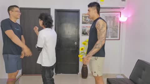 Snapshot of masters_sexx chatting on 05-12-26, 11:18 Team Cris Darwin- Fernando- Stiven- David online show from 05-12-26, 11:18