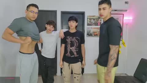 Snapshot of masters_sexx chatting on 05-15-26, 11:06 Team Cris Darwin- Fernando- Stiven- David online show from 05-15-26, 11:06