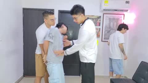Snapshot of masters_sexx chatting on 05-27-26, 11:18 Team Cris Darwin- Fernando- Stiven- David online show from 05-27-26, 11:18