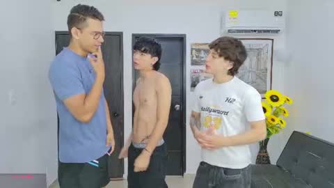 Snapshot of masters_sexx chatting on 06-14-26, 11:12 Team Cris Darwin- Fernando- Stiven- David online show from 06-14-26, 11:12