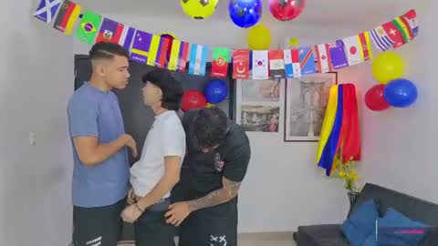 Snapshot of masters_sexx chatting on 06-21-26, 11:13 Team Cris Darwin- Fernando- Stiven- David online show from 06-21-26, 11:13