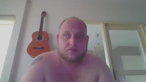 Snapshot of mastrubeertje1988 chatting on 09-30-25, 10:09 mastrubeertje1988 online show from 09-30-25, 10:09