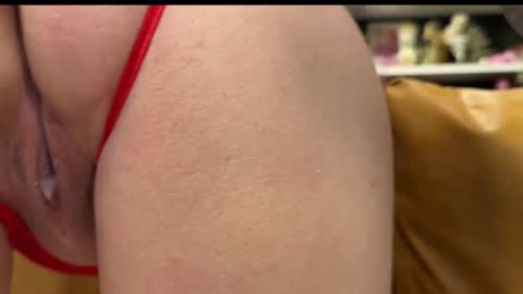 Snapshot of matchingtracksuits chatting on 12-15-25, 04:33 Jer and Kel online show from 12-15-25, 04:33