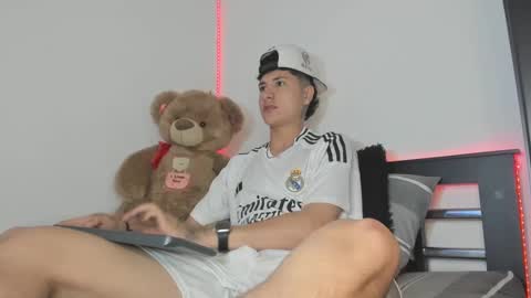 Snapshot of mateo_escobar chatting on 11-03-25, 05:03 mateo_escobar online show from 11-03-25, 05:03