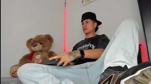 Snapshot of mateo_escobar chatting on 11-09-25, 01:42 mateo_escobar online show from 11-09-25, 01:42