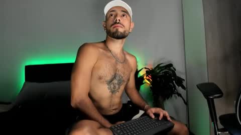 Snapshot of mateobaer_ chatting on 01-18-26, 03:32 Mateo Baer online show from 01-18-26, 03:32