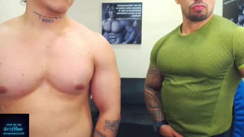Snapshot of mateosexyhot22 chatting on 10-10-25, 10:42 Mateo online show from 10-10-25, 10:42