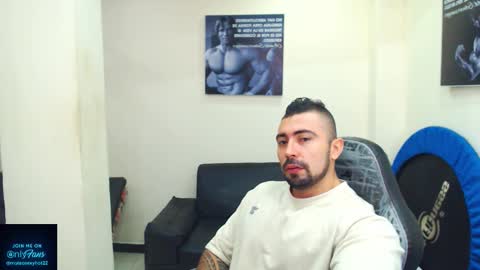 Snapshot of mateosexyhot22 chatting on 10-19-25, 03:01 Mateo online show from 10-19-25, 03:01