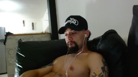 Snapshot of mathew444 chatting on 01-26-25, 10:13 STRURIBE ON INSTAGRAM online show from 01-26-25, 10:13