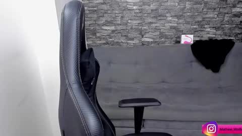 Mathew Independent model online show from 10-21-25, 06:41