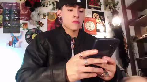 Snapshot of mathewth chatting on 01-12-25, 02:14 Mathew                        online show from 01-12-25, 02:14