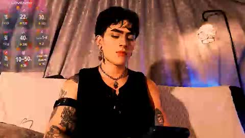 Snapshot of mathewth chatting on 10-25-25, 12:40 Mathew                        online show from 10-25-25, 12:40